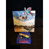 Skateboard ...Til de helt store stunts  Bredde: 17,5 cm  Højde: 22,5 cm Dybde 5 cm