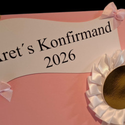 Året´s Konfirmand sangskjuler til pigen. Traditionel og lige til bordet